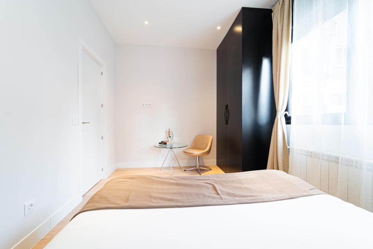 Edsam Madrid Apartments Black Exterior foto